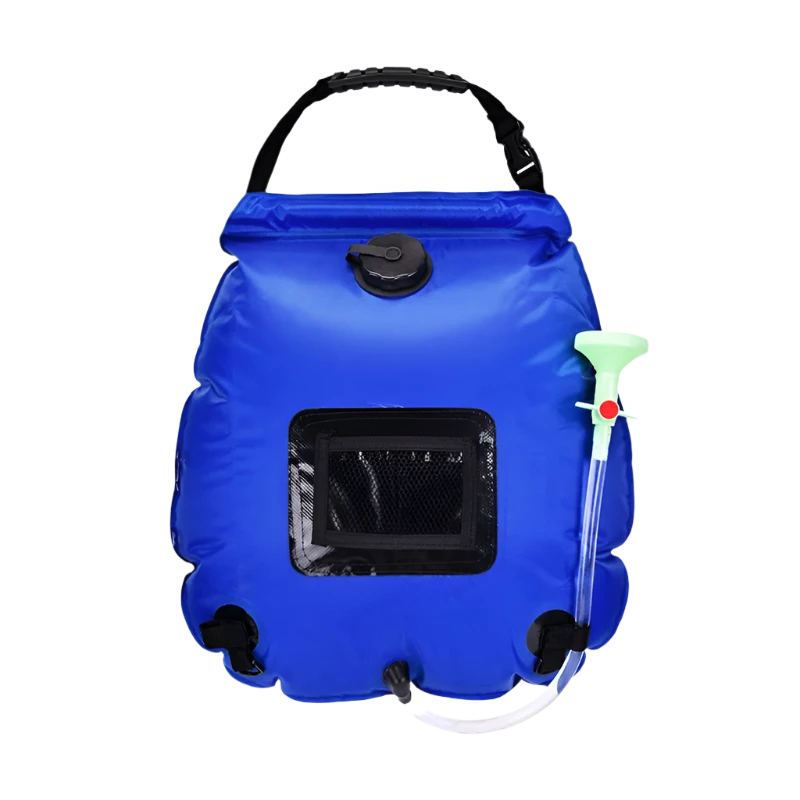 Camping douchezak van 20 liter, gemaakt van sterk PVC, gevuld met water en verwarmd door zonne-energie, perfect voor buitengebruik.